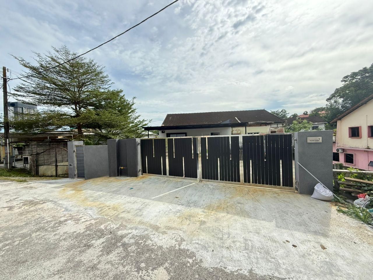 [FOR SALES] Kampung Mahmoddiah Double Storey Semi Detached House 4bed Fully Renovated Johor Bahru