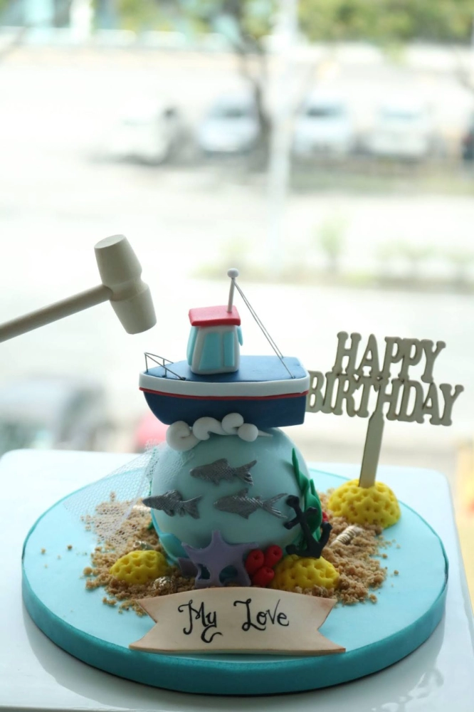 Fishing Boat Chocolate Pinata Mini