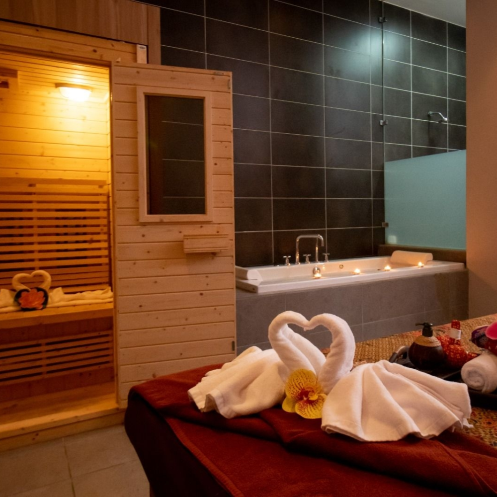 d'Spa @ d'Tempat Country Club | Relaxing Hydro (Jacuzzi) + Massage 2.5 Hours
