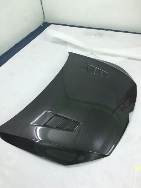 Volkswagen golf 7 carbon hood