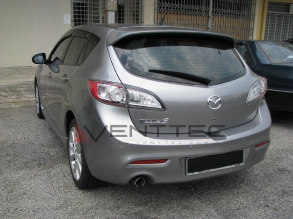 MAZDA 3 / AXELA HATCHBACK VENTTEC DOOR VISOR