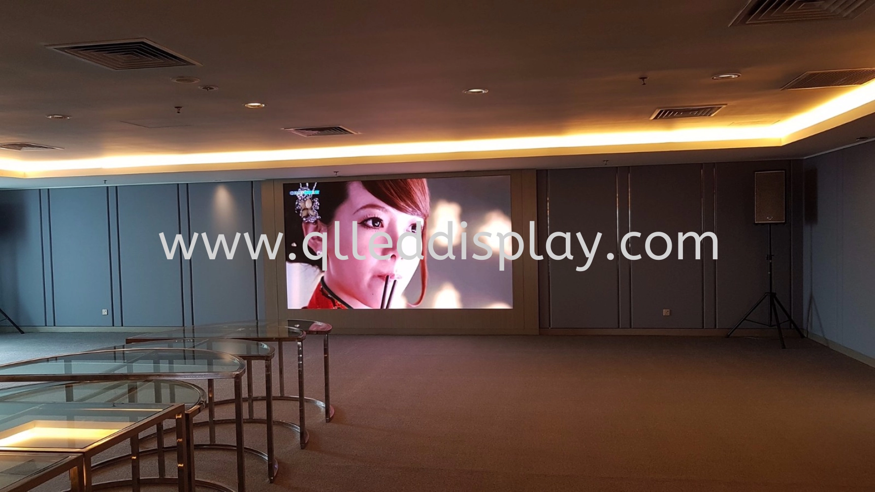 1.92M x 3.456M P3 Indoor LED Display Board (Full Colour)