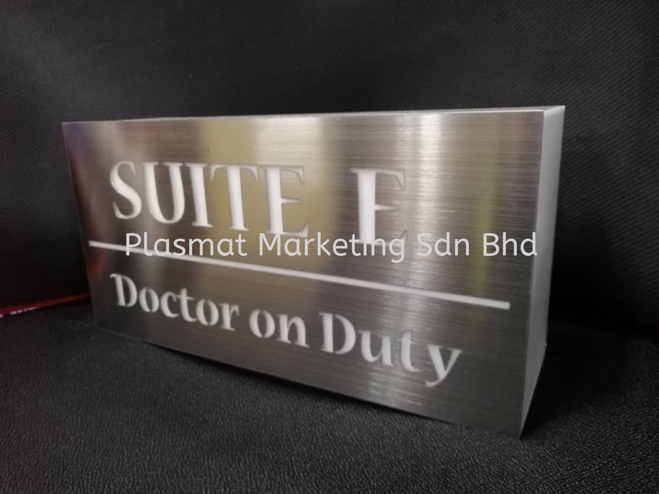 WHITE ACRYLIC LIGHTBOX WITH HAIRLINE STAINLESS STEEL ENGRAVING SIGNAGE 