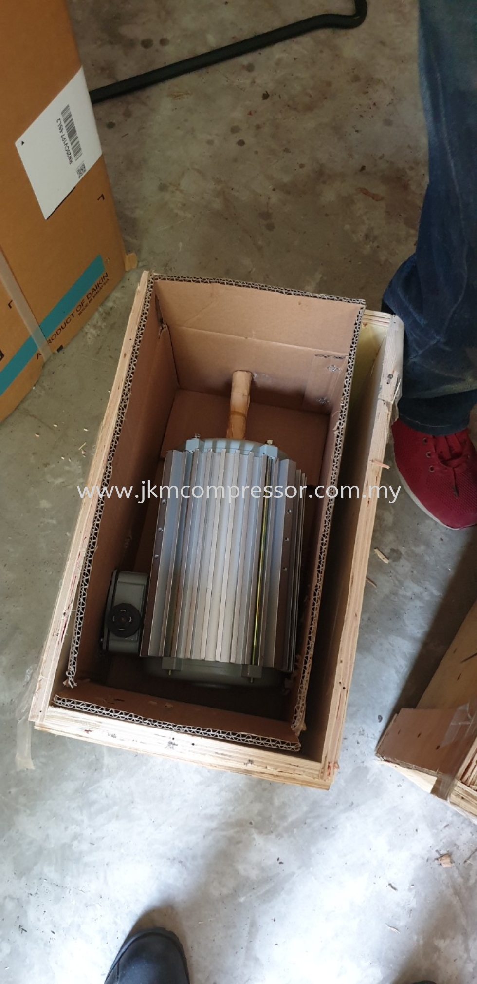 DK12AB033E - CARRIER YSF090-8 AIR COOLED CHILLER CONDENSER FAN MOTOR ; 380V 0.9/0.45/0.12kW