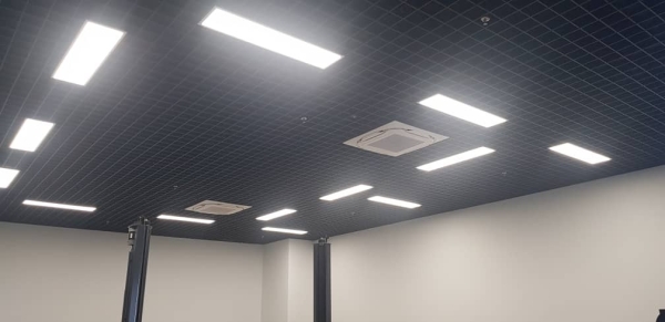 Aluminium Cell Ceiling - Porche Showroom