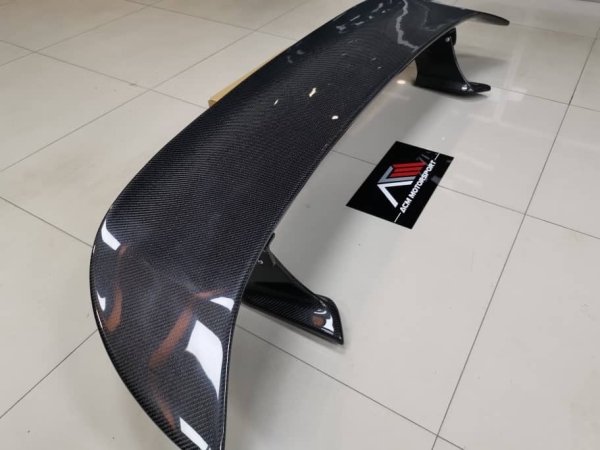 Nissan Skyline R35 Esprit Carbon Spoiler