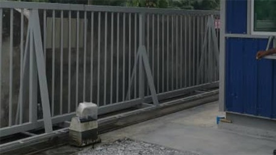 Auto-gate Powered By Solar