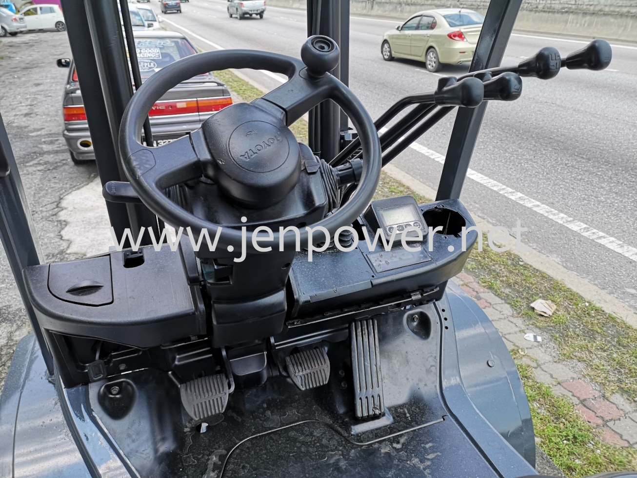 Toyota forklift model : 8FD30