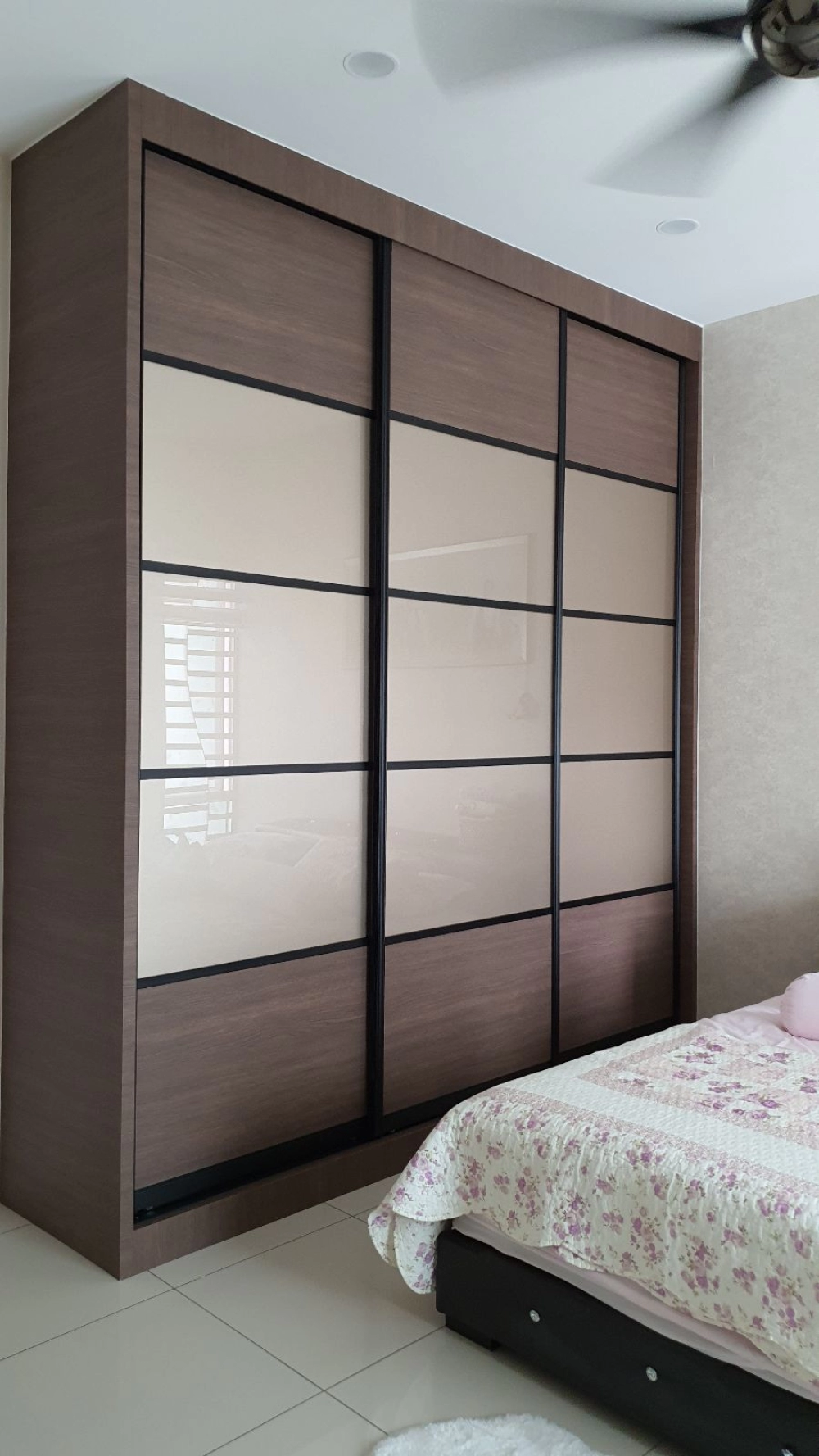 Customize Wardrobe Design by Sweet Home