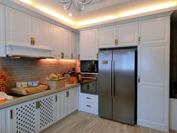 KITCHEN CABINET 