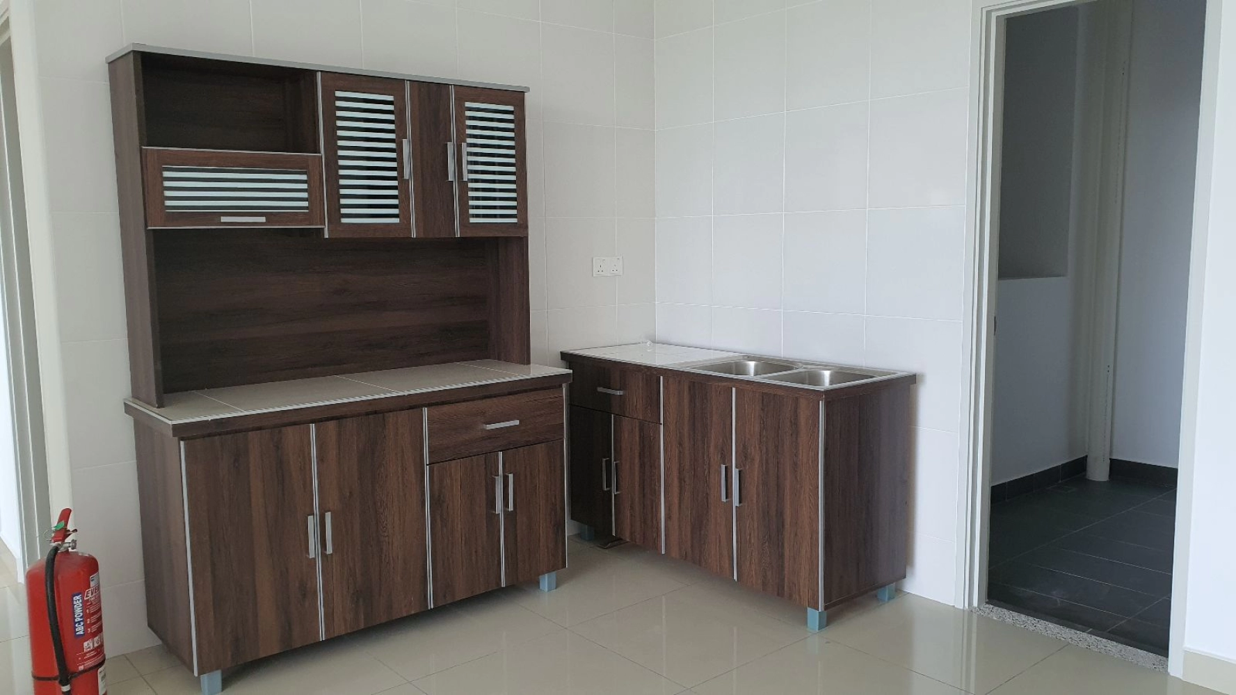 Ready Made budgets Kitchen Sets of 2 5ft fulll with tiles including basin