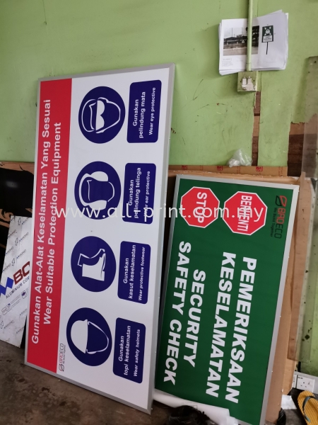kasut-Ppe safety signage