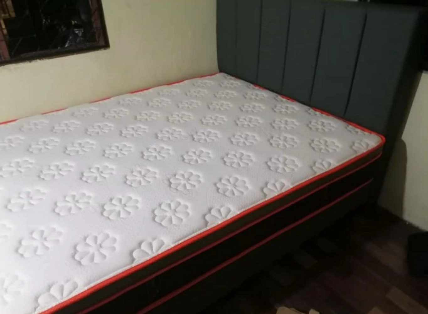 High Quality Durable Bonell Spring Mattress Queen King 