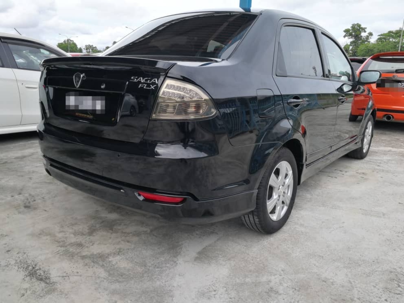 2015 Proton SAGA 1.3 FLX (A)SE leather seat