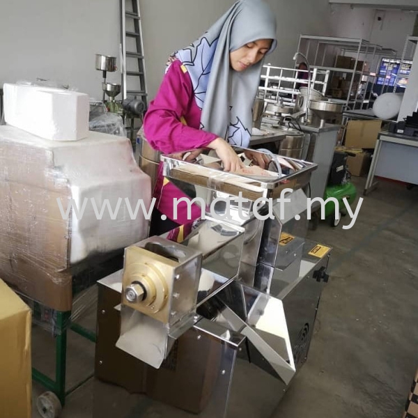 Mesin Santan Automatik 15-25kg/ Coconut Milk Extractor (MT-SE22) 