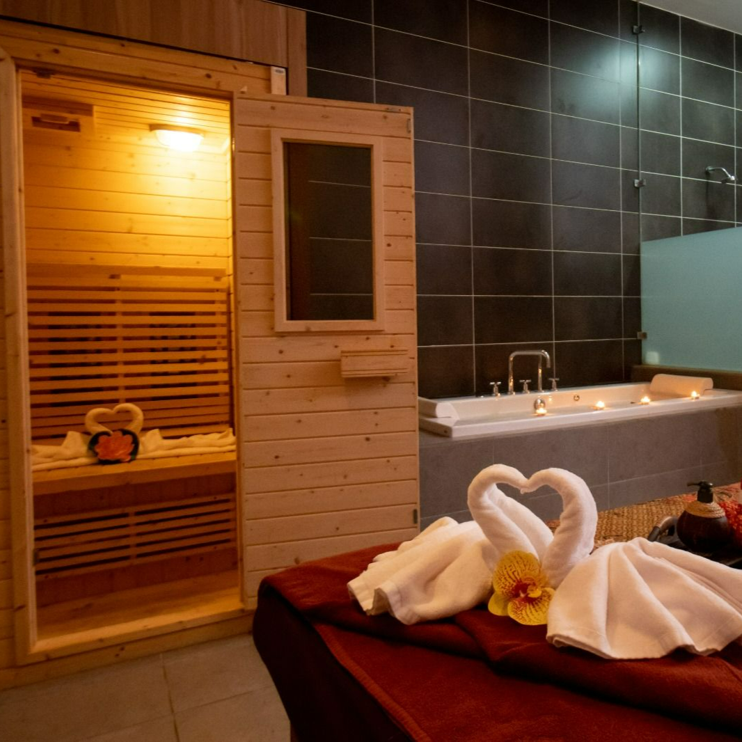 d'Spa @ d'Tempat Country Club | Relaxing Spa Deep Tissue Massage Treatment