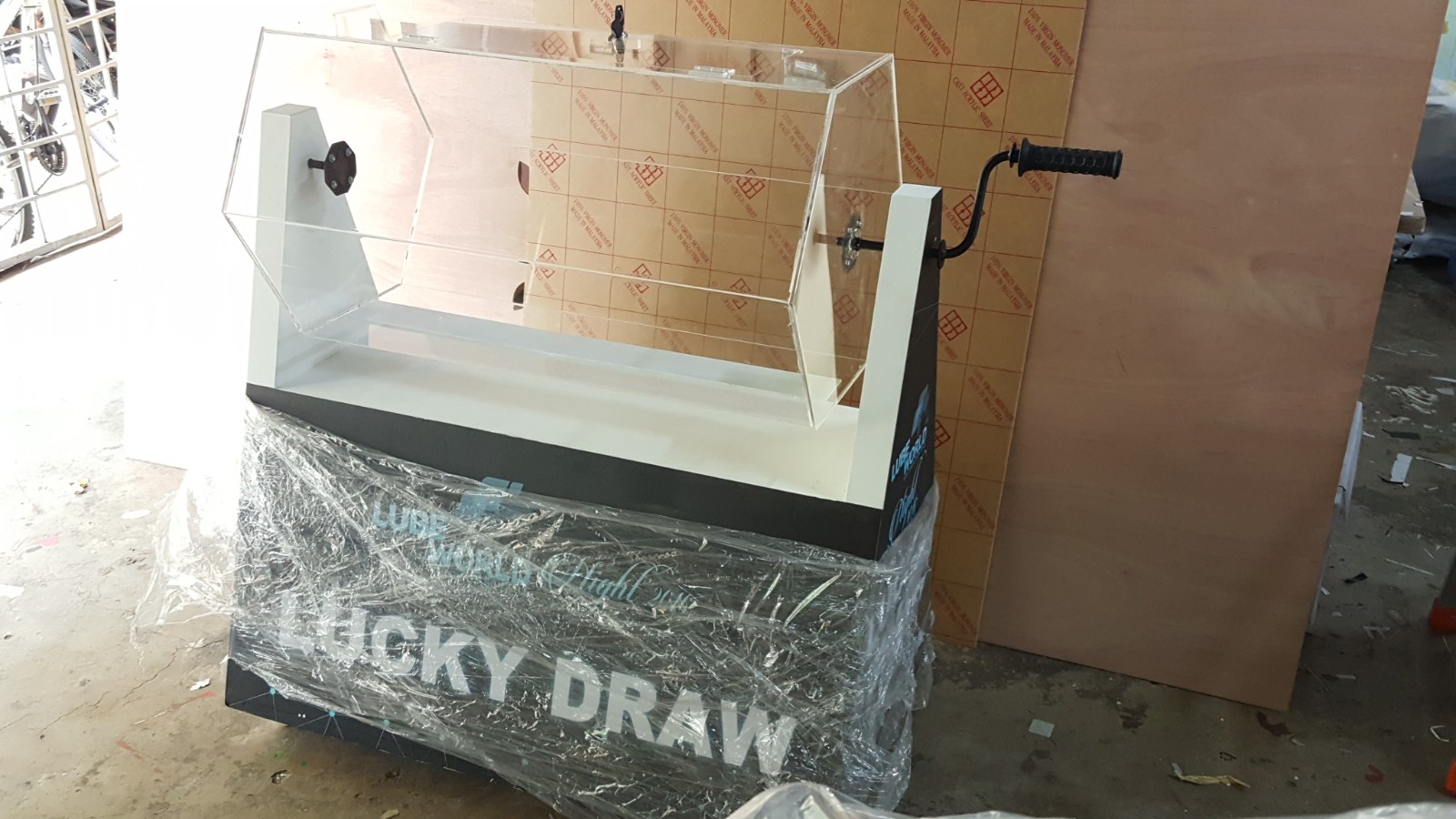 Acrylic boxes manufacturer custom plexiglass lucky draw box