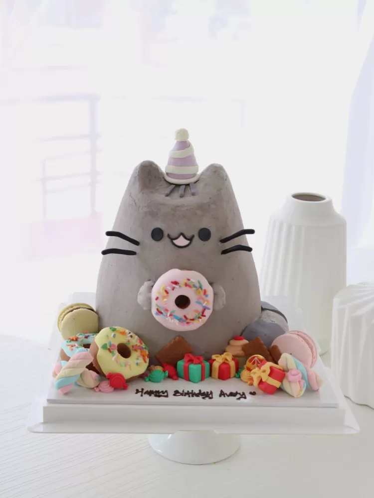 Pusheen Cake