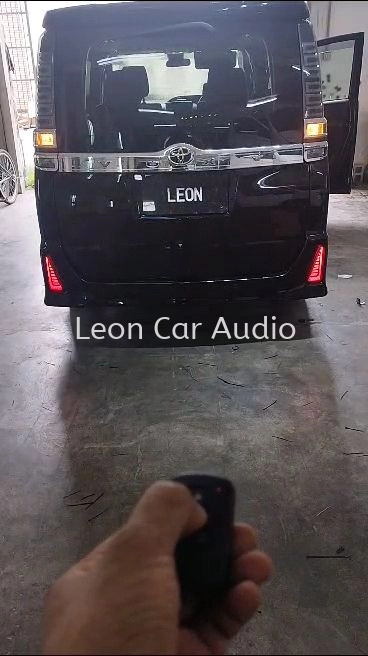 Leon Toyota Voxy Noah R80 oem intelligent electric TailGate Lift power boot power Tail Gate lift system