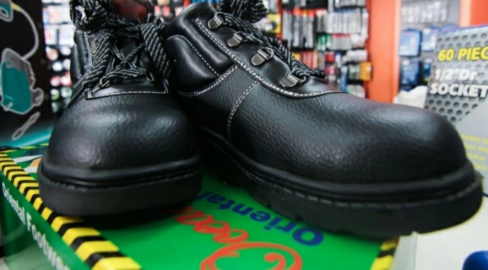 safety footware black low cut