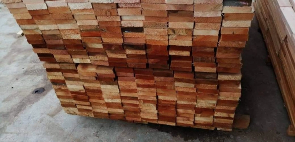 mixed hardware timber. 1 x2 x8ft 2x3x8ft