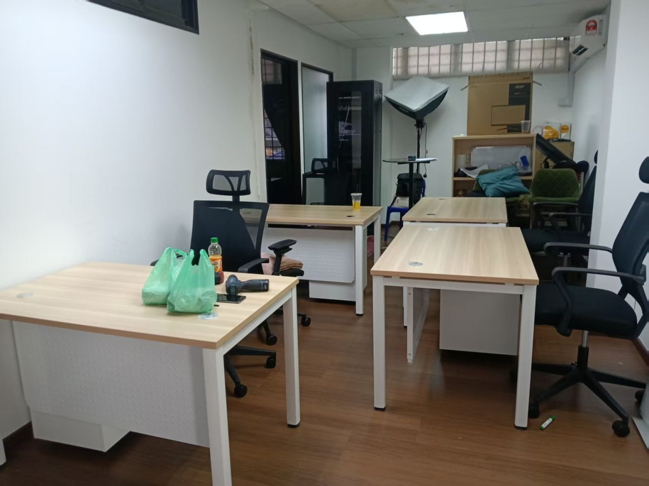 Office Table & Chair Set – Modern Workstation Desk Setup | Office Furniture Supplier Malaysia (Penang, KL, Puchong, Bayan Lepas, Kulim Hi-Tech)