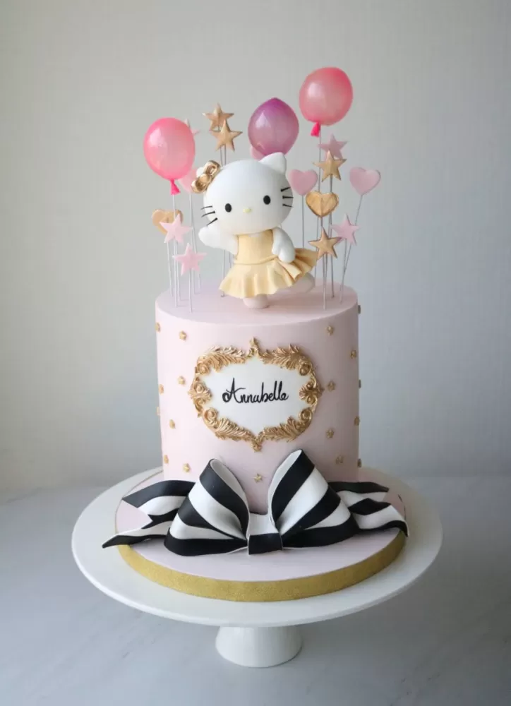 Hello Kitty Cake