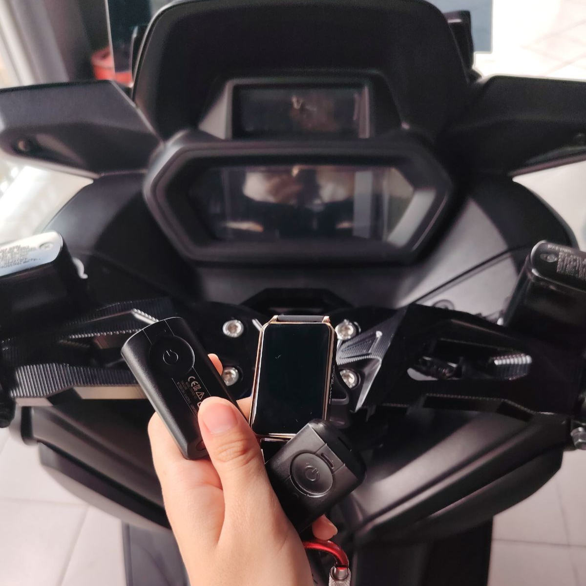 Yamaha XMAX 250 TFT Smart Band Keyless