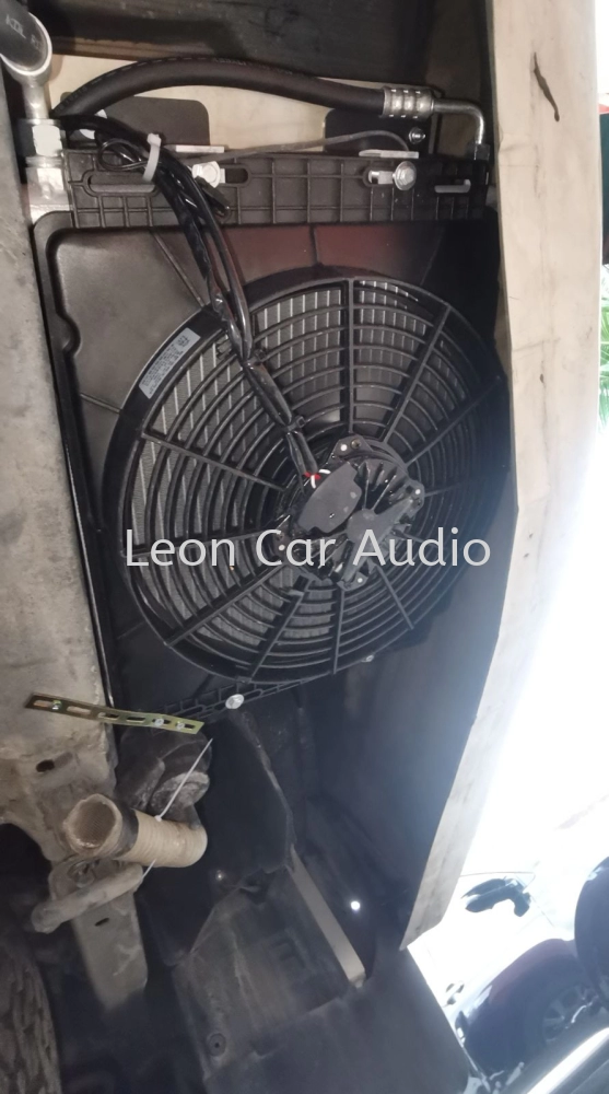 Toyota land cruiser motorhome Caravan Campervan rv Malaysia install car 1.2hp Aircond system