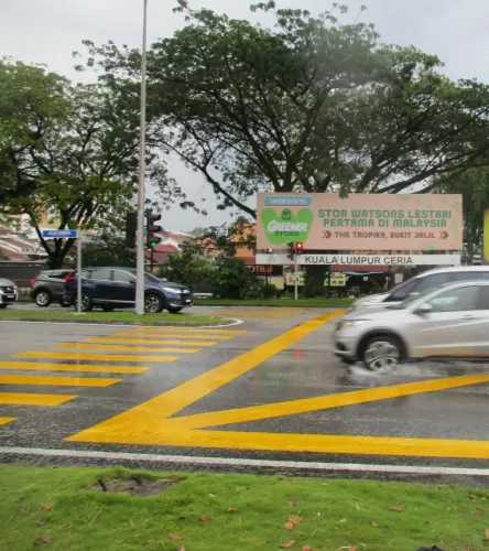 Di Simpang Jalan Gembira / Jalan Mesra Ria Kucai Lama - Kuala Lumpur