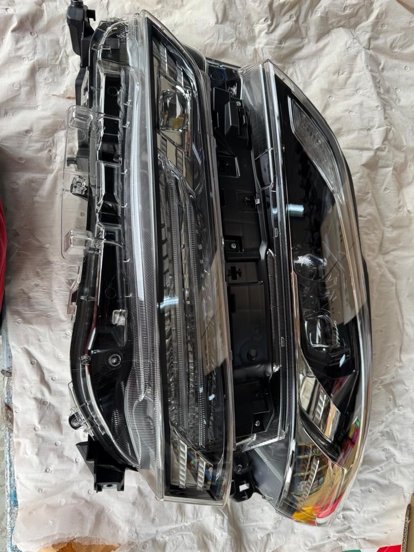 TOYOTA VELLFIRE AGH30 HEAD LAMP