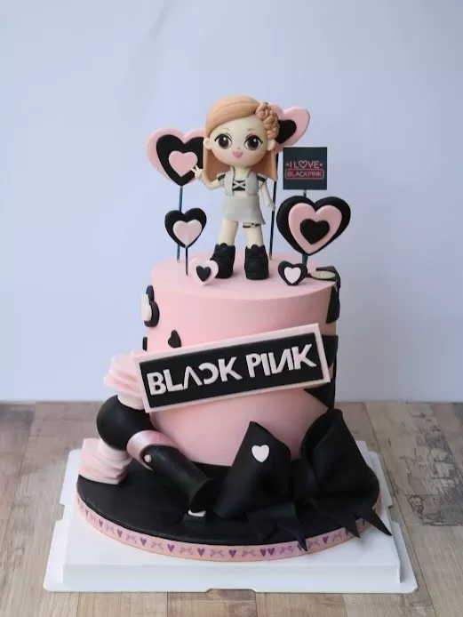 Black Pink Cake