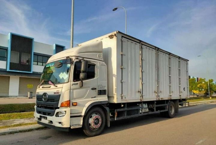 8 Ton 26FT Tail Lift Lorry Rental (Johor Bahru & Peninsular Malaysia)