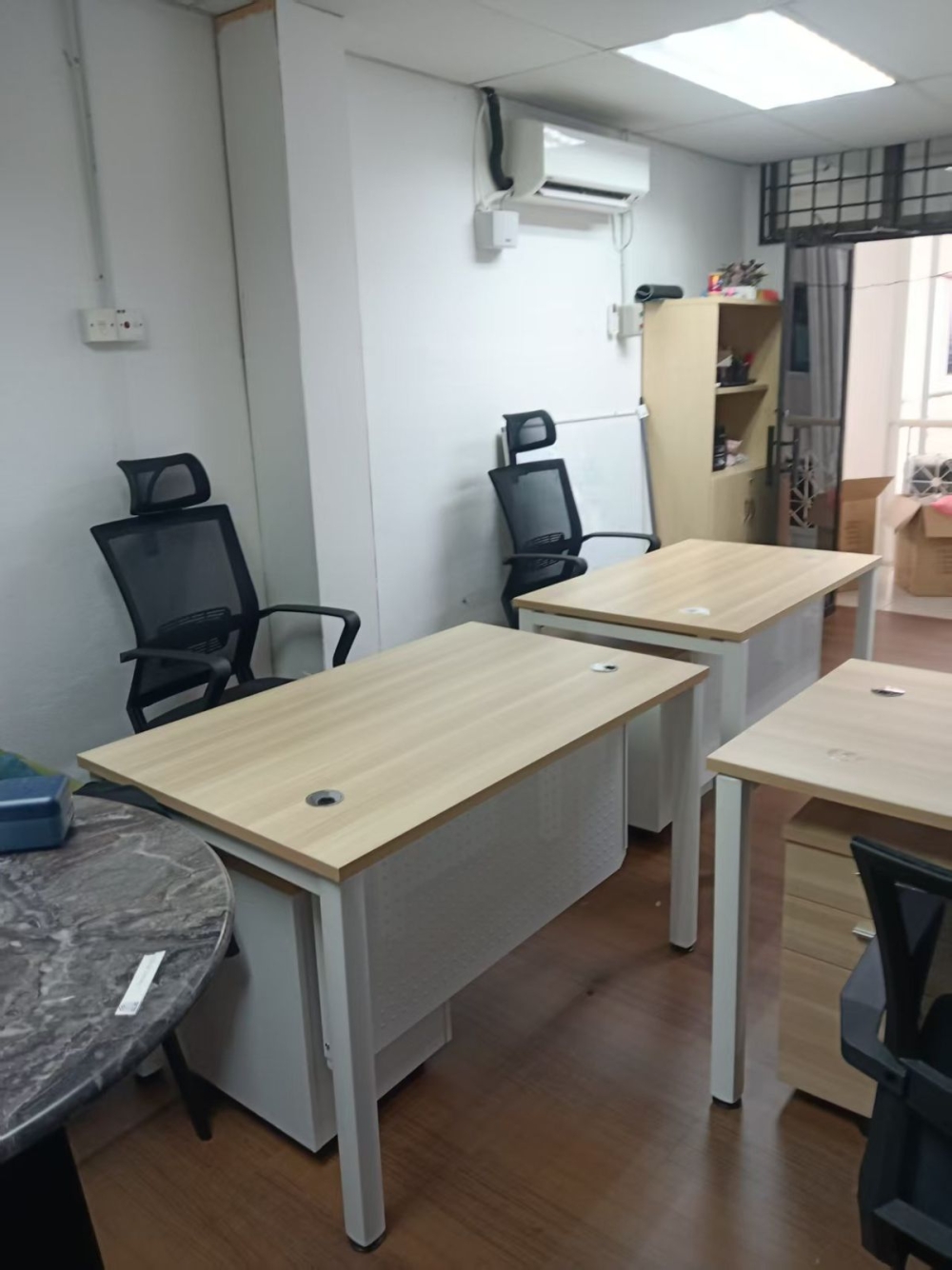 Office Table & Chair Set – Modern Workstation Desk Setup | Office Furniture Supplier Malaysia (Penang, KL, Puchong, Bayan Lepas, Kulim Hi-Tech)