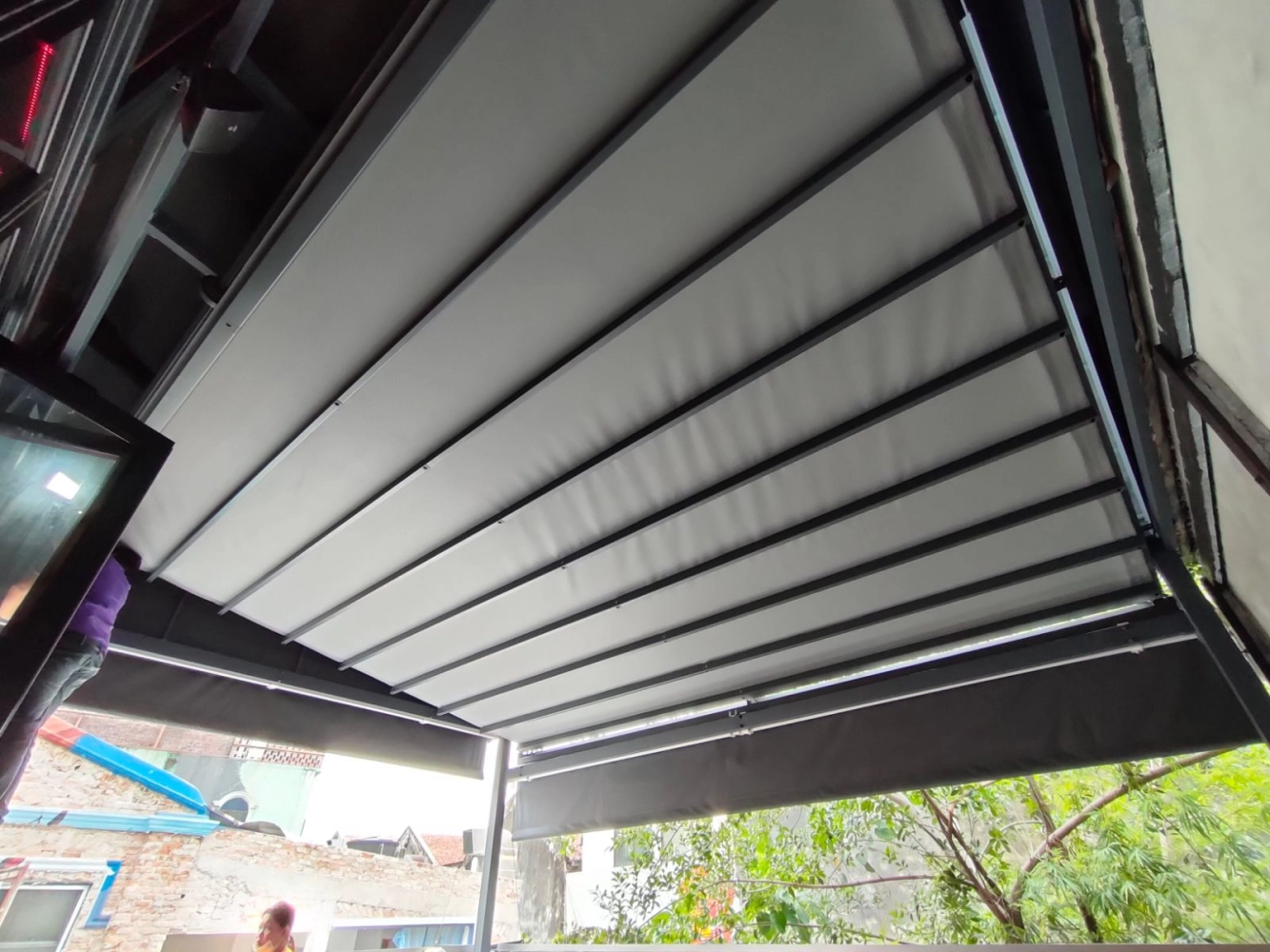 LOOP AWNING