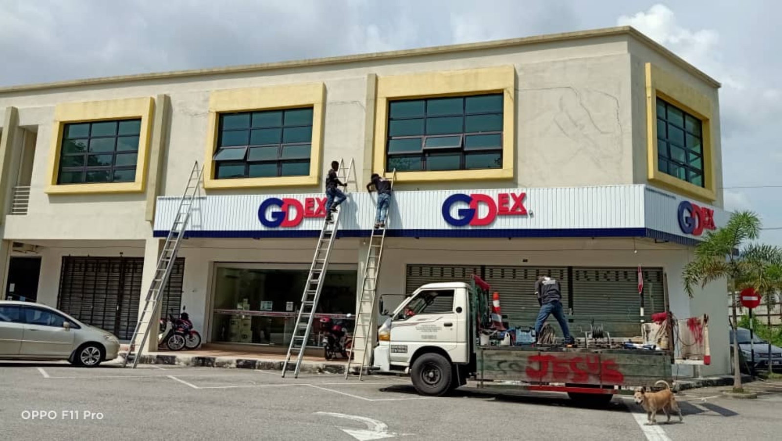 HIGH VISIBILITY LONG SHOPFRONT SIGNAGE | LONG-LASTING 3D LED FACE-LIT LETTERS + ALUMINIUM STRIP BASE SUPPLIER IN PENANTI, KULIM & KUBANG SEMANG