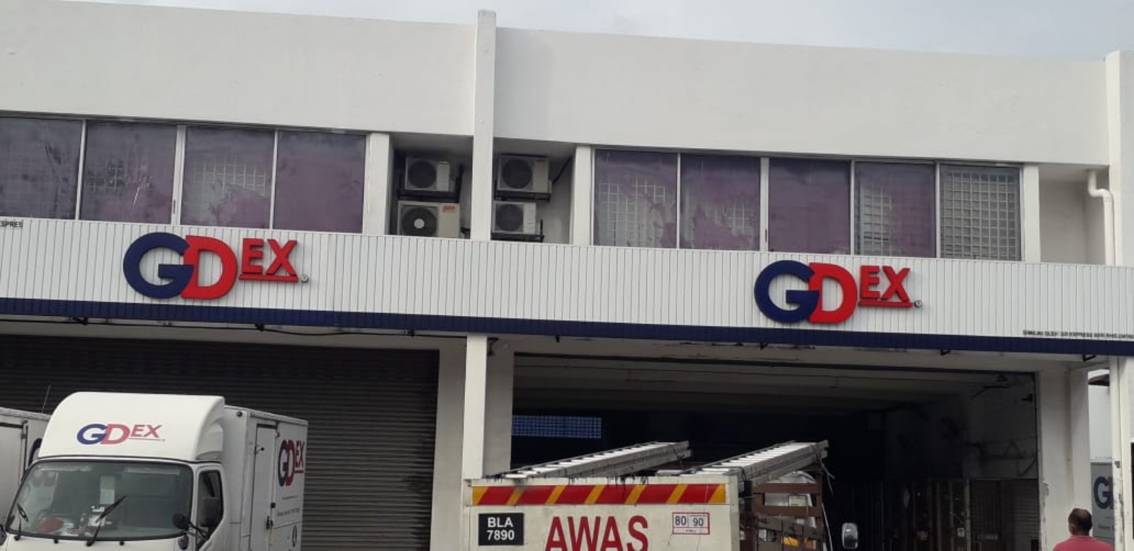 PREMIUM FRANCHISE SIGNAGE FINISH | PROFESISONAL 3D LED FACE-LIT LETTERS + ALUMINIUM STRIP BASE BUILDER IN SELANGOR, SEREMBAN & PENANG