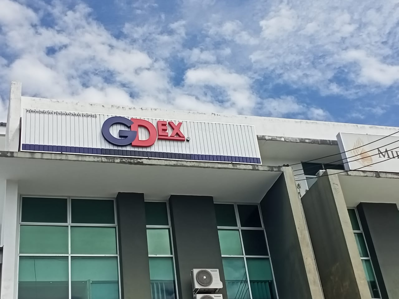 BUILDING EXTERIOR 3D LED FRONT-LIGHTED LETTERS + STRIP CEILING BASE SIGNAGE SUPPLIER IN GEORGE TOWN, MAKLOM & BUTTERWORTH