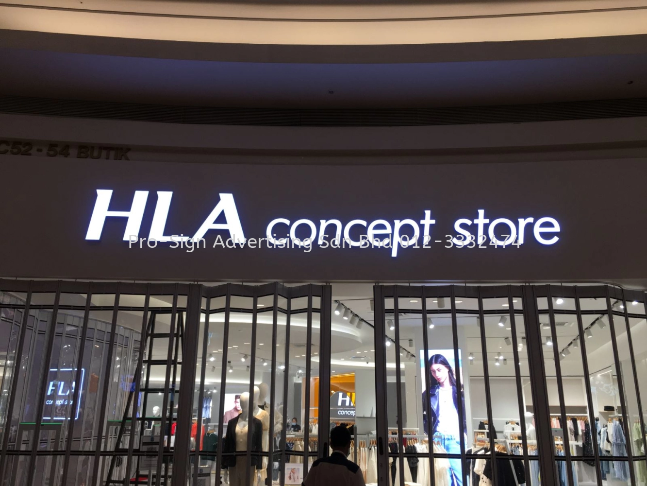 3D RIMLESS STAINLESS STEEL LED FRONT LIT CURVE WALL MAIN SIGNAGE (HLA CONCEPT STORE, KLCC, 2020)