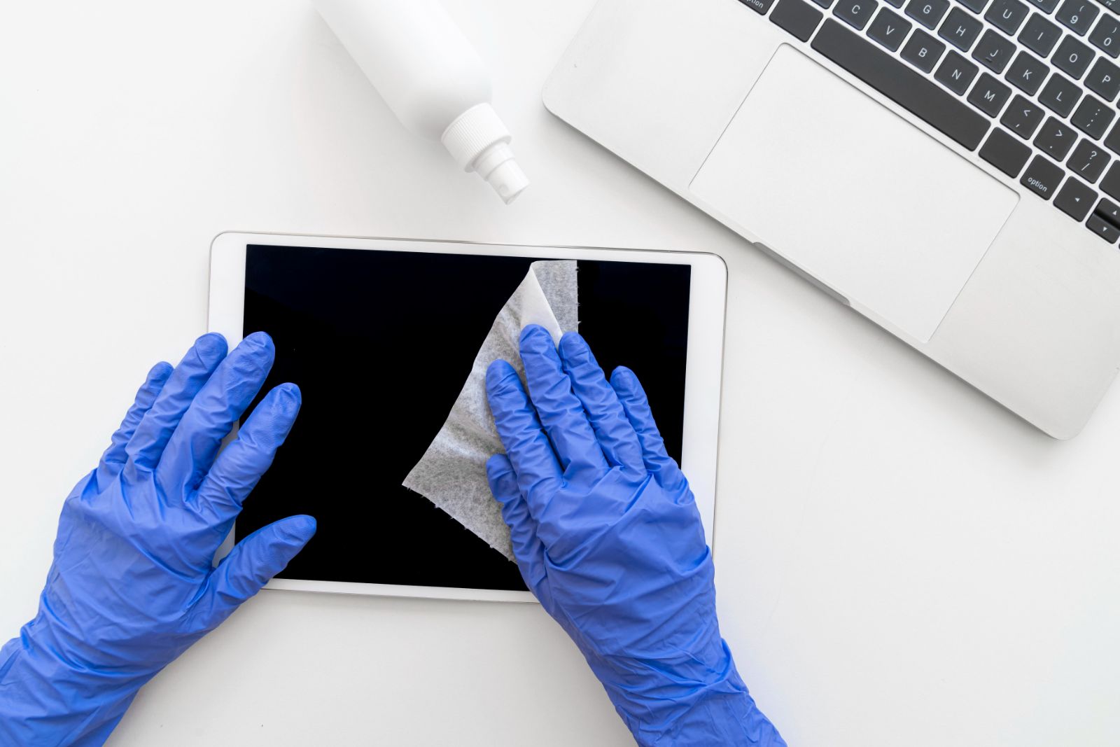 Cleanroom Gloves & Wipers