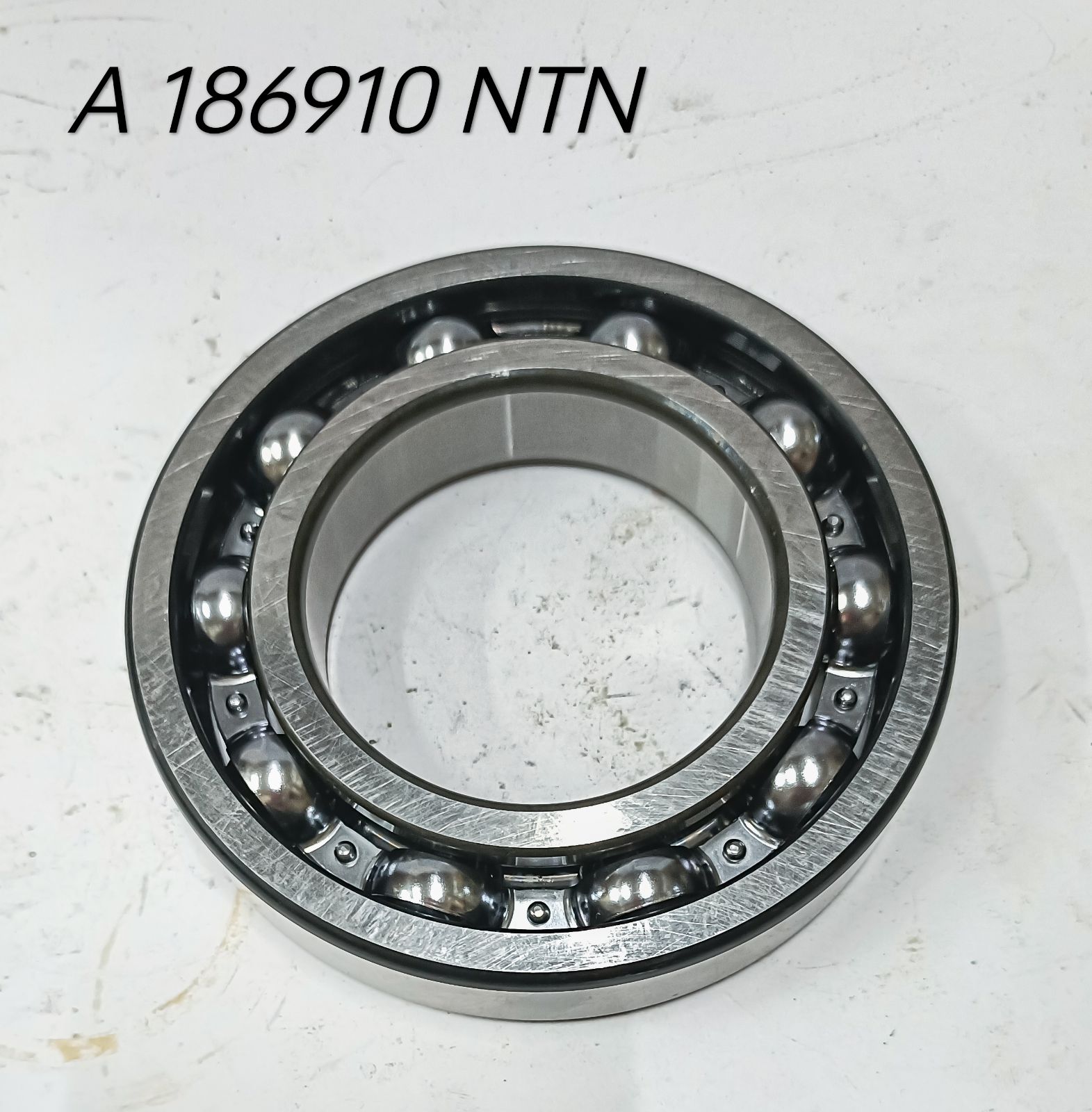 A186910    BALL  BEARING  (NTN) 4X4