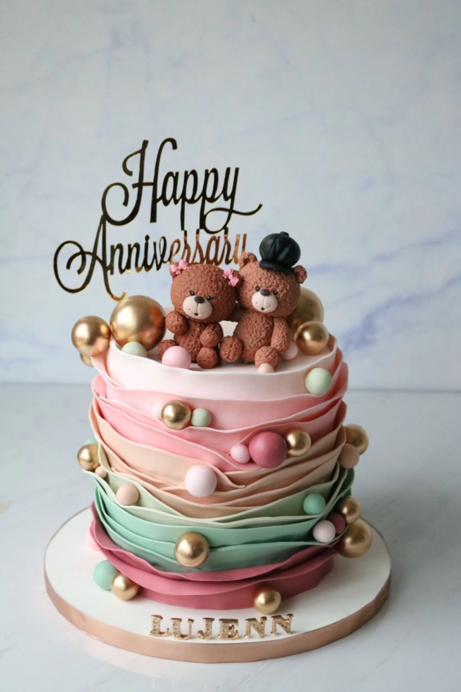 Couple Bear Anniversary Cake