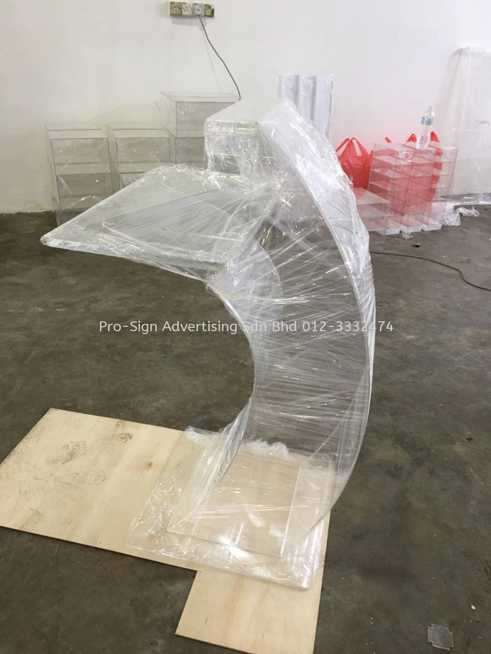 ACRYLIC ROSTRUM