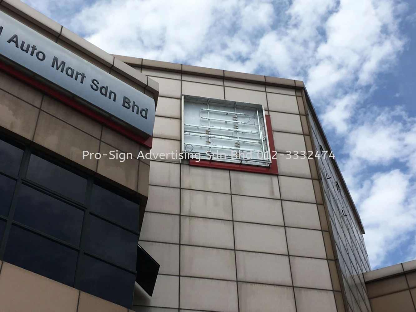 SIGNBOARD MAINTENANCE (MITSUBISHI MOTORS, GLEMARIE, 2017)