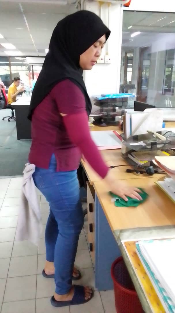 Cleaning Office Workstation at Damansara Jaya