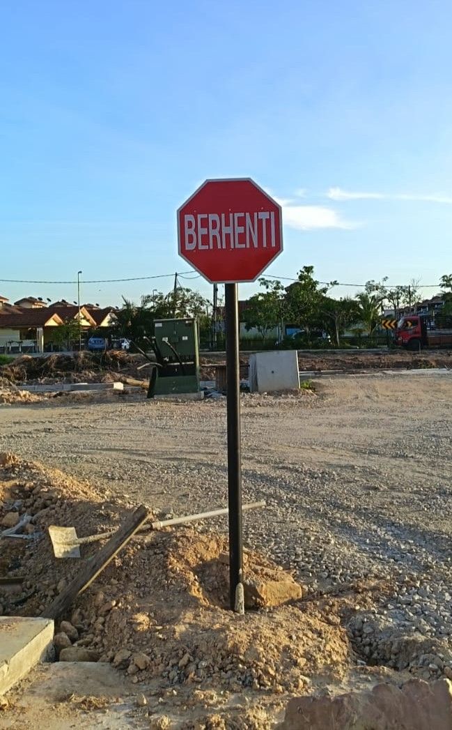 ROAD & TRAFFIC CONTROL SIGNAGE