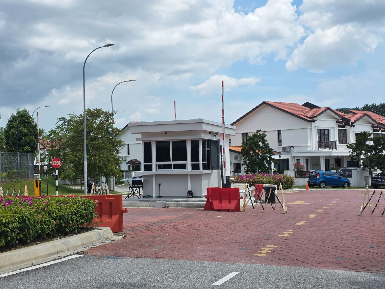 Residential Guard House Cabin container - Heavy Duty Cabin Container for sale and rental service