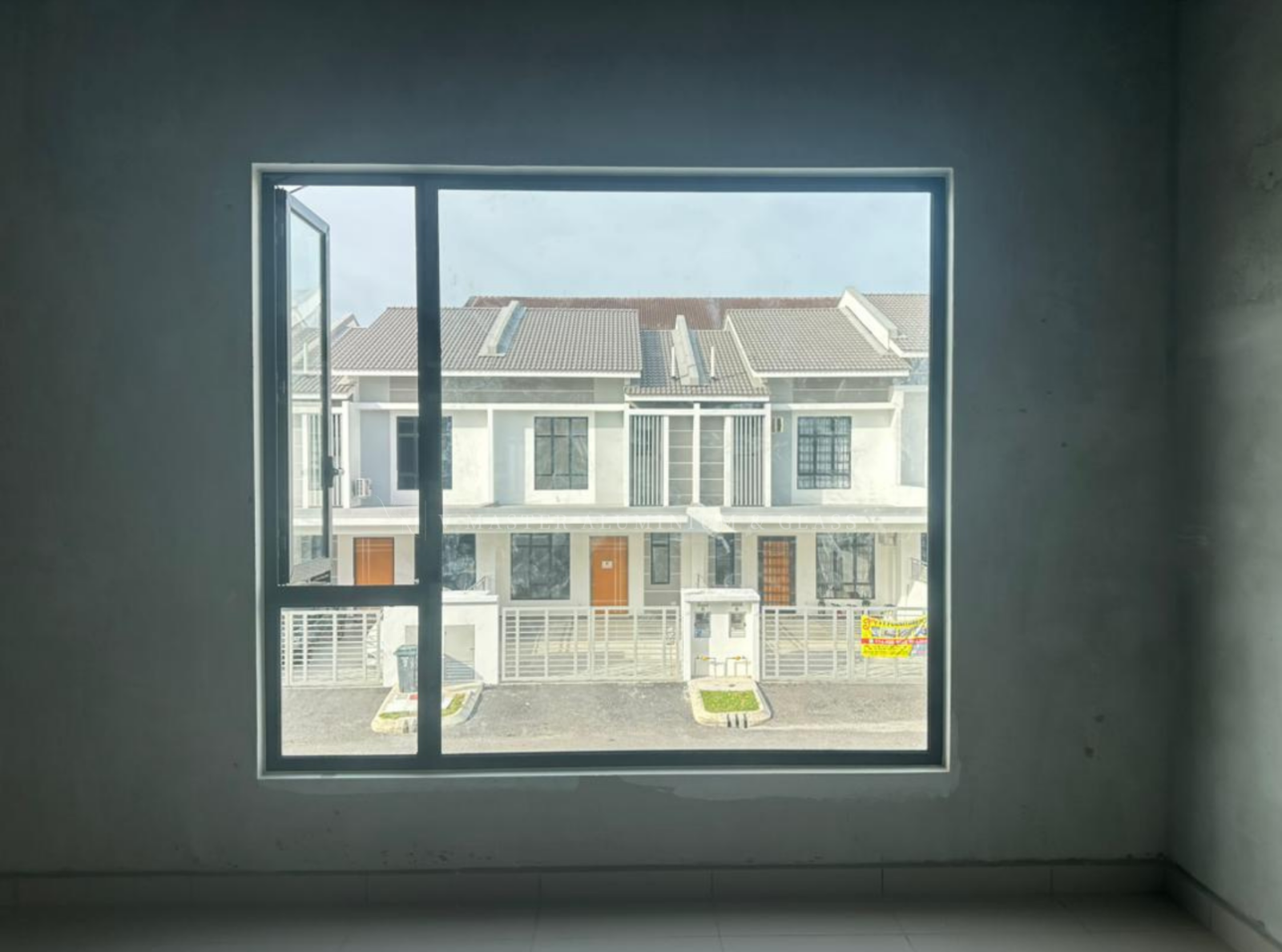 FIXED GLASS WITH CASEMENT WINDOW AT JALAN LAMAN CITRA