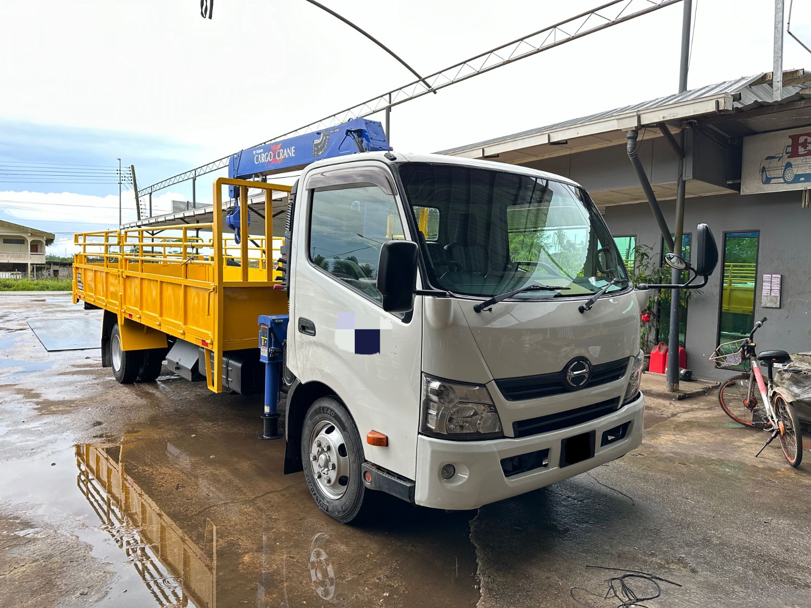 HINO XZU710 CARGO CRANE (SOLD)