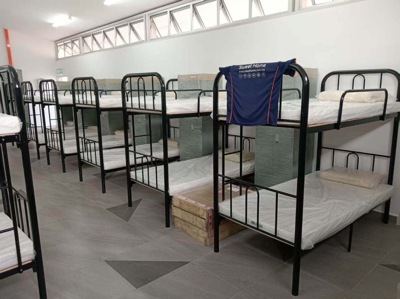 Heavy Duty Double Decker Metal Bed with High Resilient Foam Mattress & Steel Wardrobe | Military Dormitory & Hostel Furniture Malaysia For UPKAT, PLKN,CLKN, Kem Tentera, Kolej, Universiti